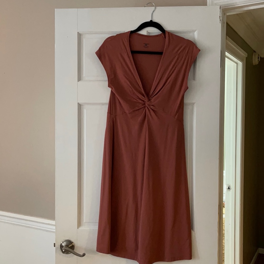 Patagonia like new mid length dress. Great color and shape.